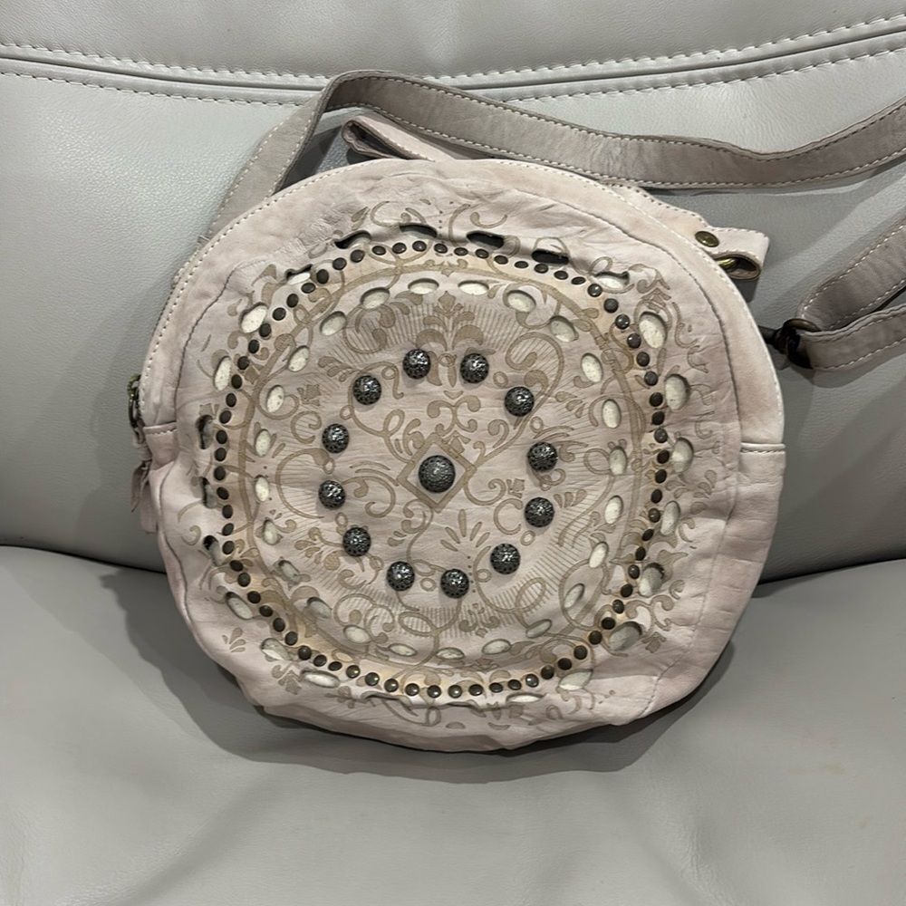 NEW SUNDANCE circle stud bag in stone